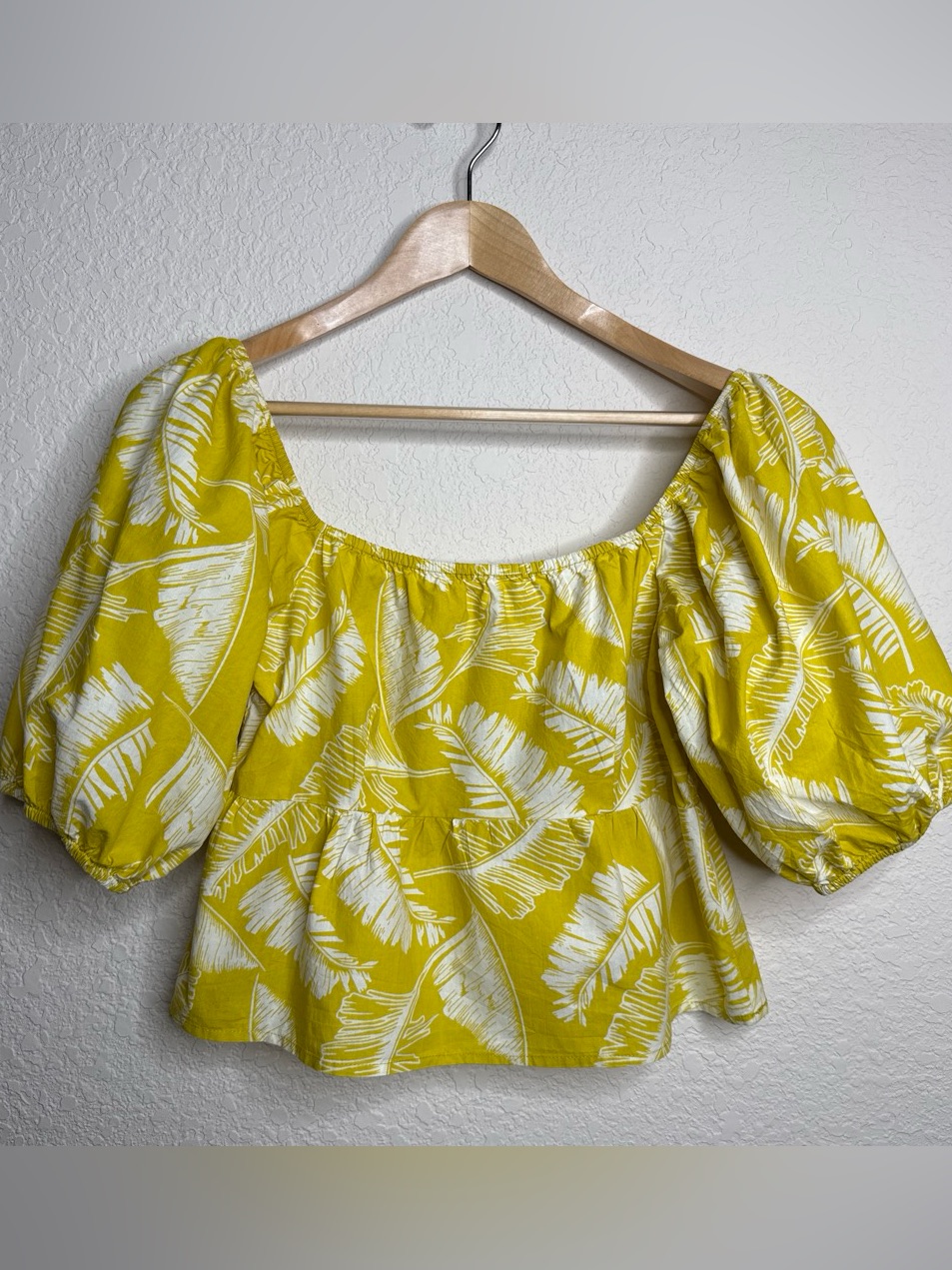 Sim & Sam Yellow Tropical Leaf Print Puff Sleeve Smocked Crop Top Size Large